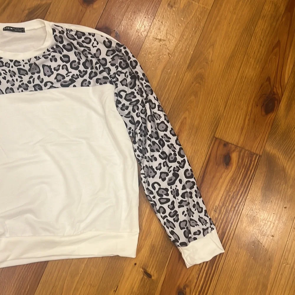 SHEIN animal print long sleeve - Picture 3 of 4
